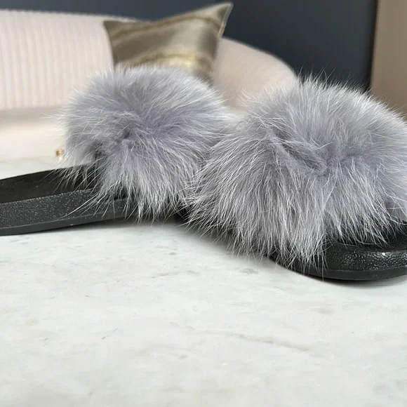 Fur flip-flops 💜. Size 6 - Picture 4 of 8